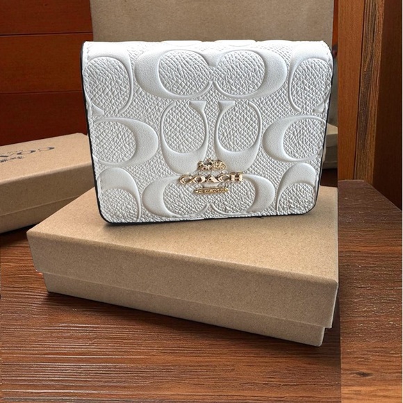 Coach White Embossed Signature Wallet - Picture 1 of 8